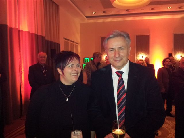 Klaus Wowereit und Uta Barth während des Neujahrsempfangs von DEHOGA im Leonardo Hotel Berlin am 09.01.2012